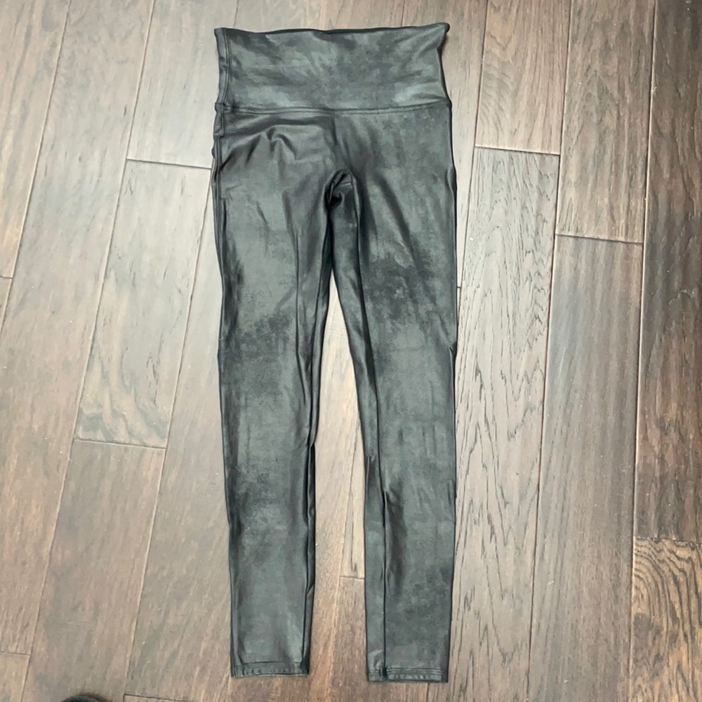 Size L spanx leggings